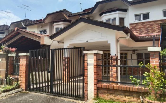 Indahpura Kulai 868 21pax 4BR double Story House