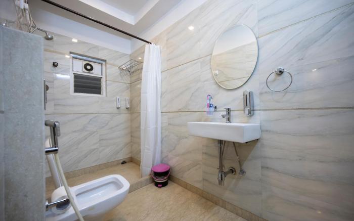 Lakeside Suites
