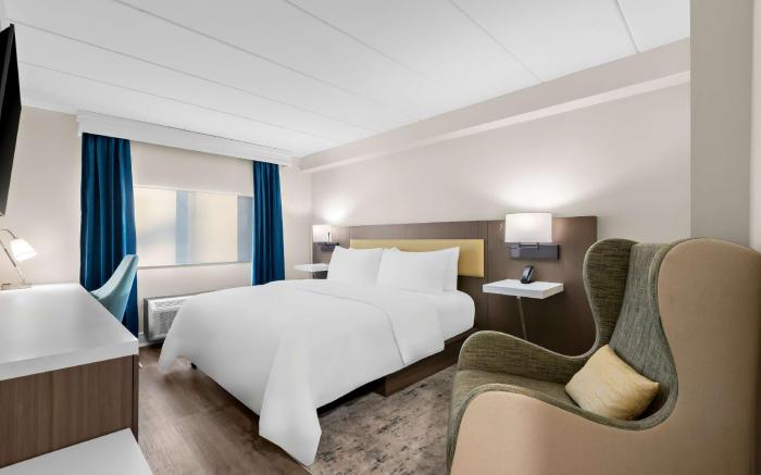 Latitude Suites Tinton Falls Eatontown,BW Premier Collection