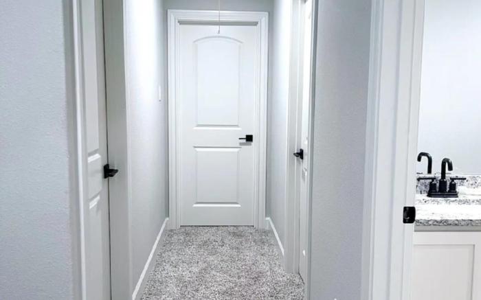 5 bedroom house 6 Queen Beds, king suite & Office