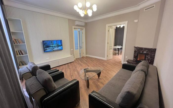 Falcon Apartment 102