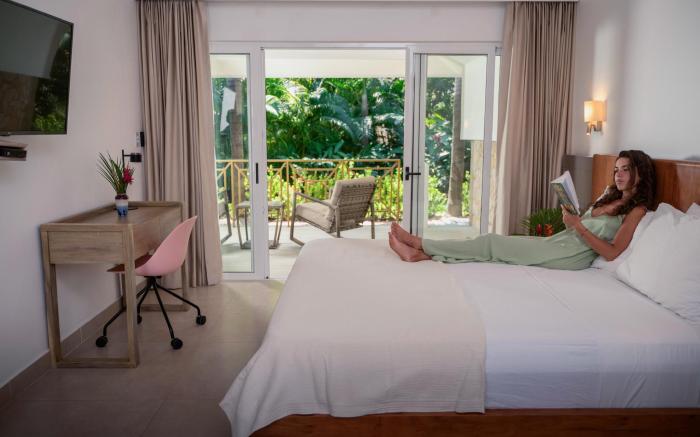 Astra Hotel & Boutique.