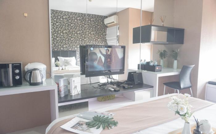 Relaxing Studio at Tamansari Semanggi By Travelio