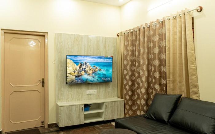 Lovely private 1BHK flat