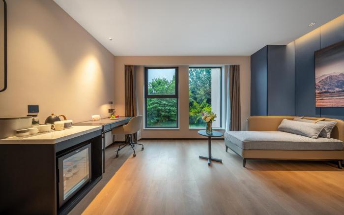 Atour Hotel Chengdu Longquan Shimao Plaza