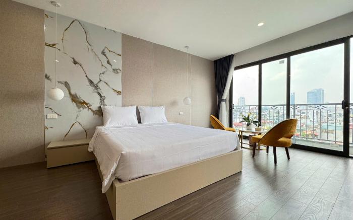 Leohousing studio room with big balcony