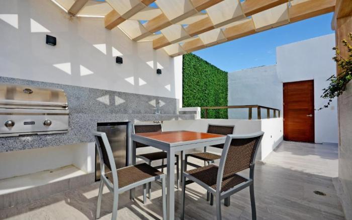 MAYAN MONK Suites