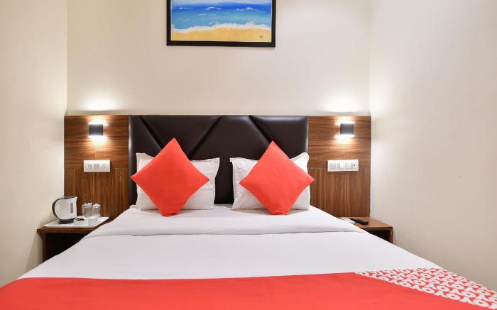 OYO 15535 Deluxe Residency