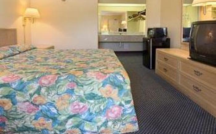 Brentwood Inn & Suites