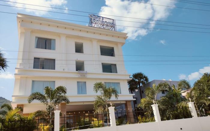 Ellora Hotel