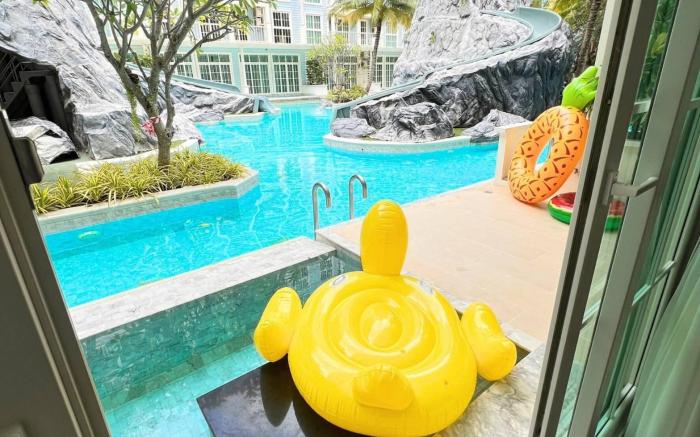 Grand Florida Pattaya Pool Access