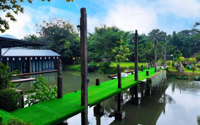 Brick Box Pool Villa Café & Restaurant