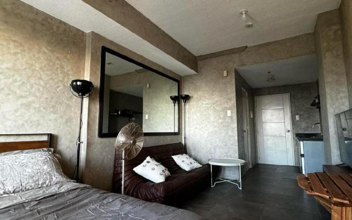 Cozy Studio 5 Mins to Sky Ranch w/ Pool & View