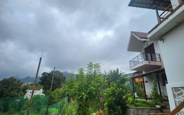 Leaf colour homestays 