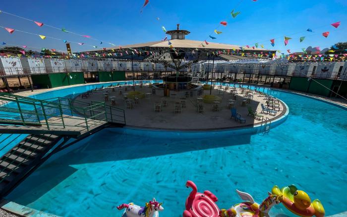 Pool Party Hotel