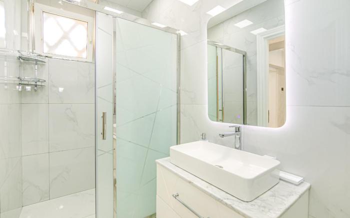 Luxury two bedroom on Nizami street with view