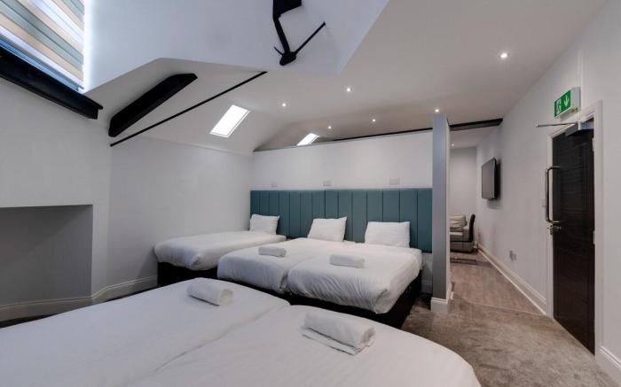 Temple Court Cavern Quarter 2-BR Large Apartment