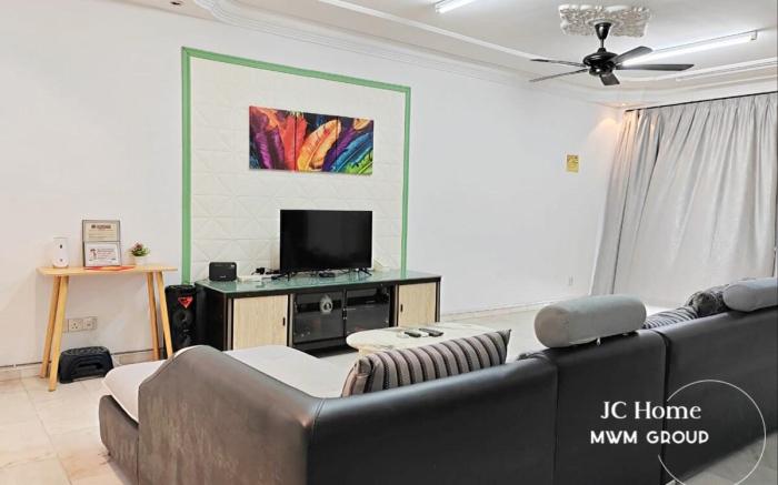 5 bedrooms fully Aircon Space Car Porch Event