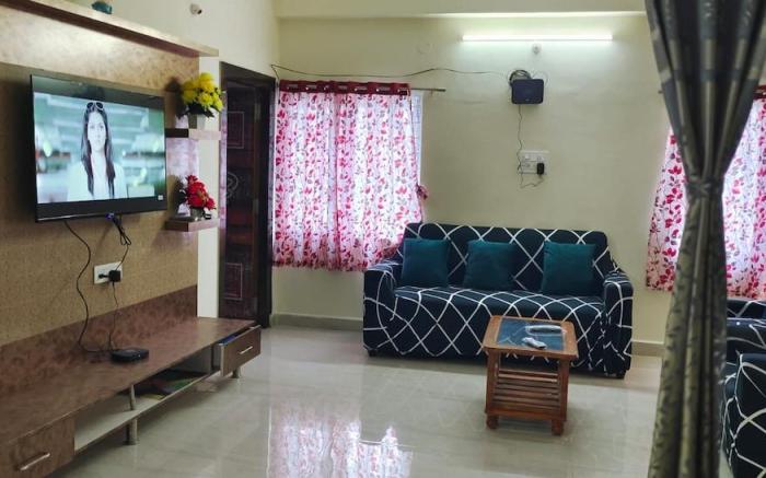 Crozy corner #2BHK Near AIG &US Embassy