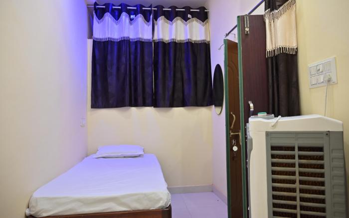 Kashi paying guest house 