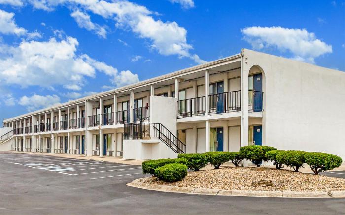 Relax Inn by OYO Columbus OH I 70