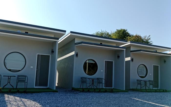 Manon Ni Resort