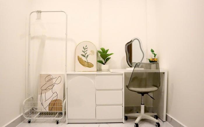 Hera House - BS8A - Beverly Solari - The Tropical