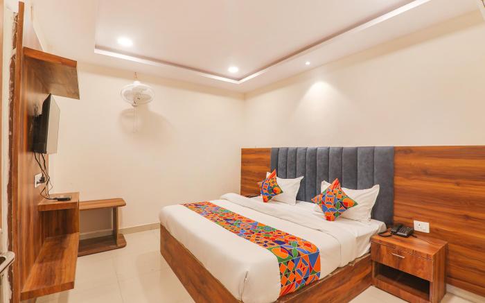 FabHotel Rachna Palace and Banquets - Nr. Lekhraj Metro Station