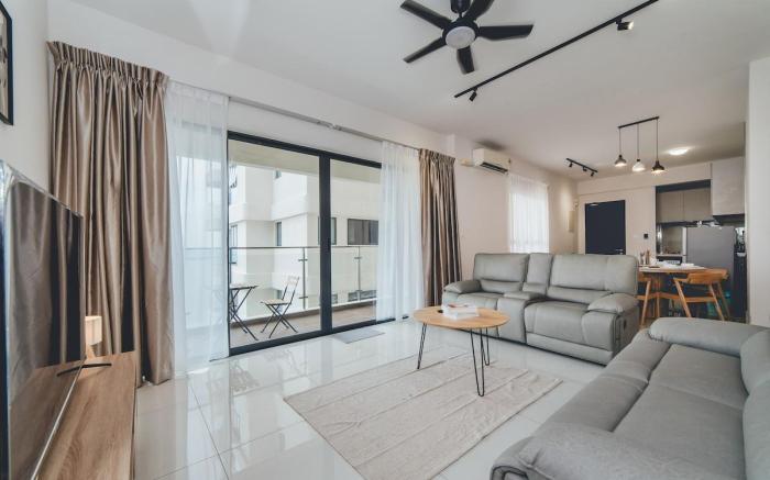 Danga Bay Coastal Haven 3BR 8Pax w 3Balcony