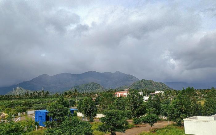 Jani and jai little home (Adhiyogi, Isha) AC room