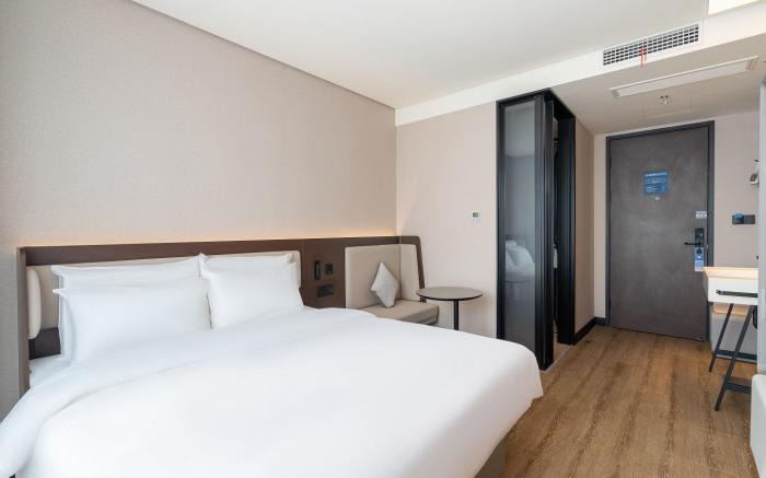 Hanting Hotel Qingdao Development Zone Xiangjiang Road Commercial Street