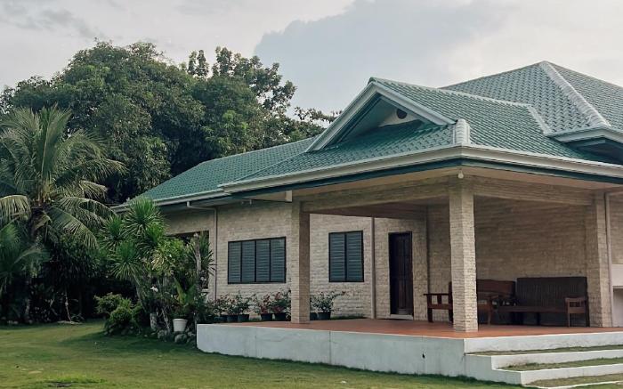 Ocean and garden villa in Asturias, Cebu