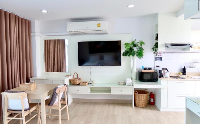 Beachfront Tropical Studio with Partial Sea View 