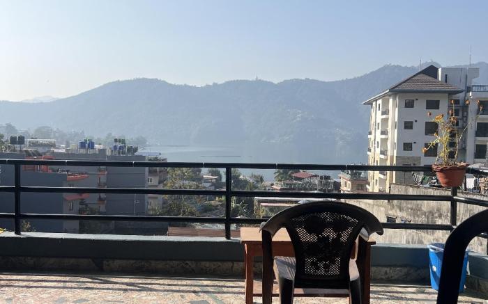 room with sharing kitchen and perfect view of lake