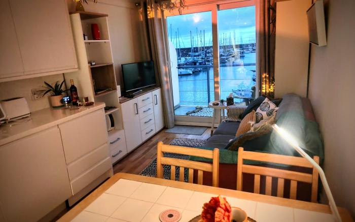 Floating Boat View - Sea View - Brighton Marina