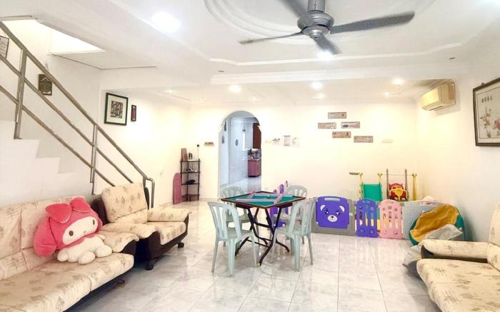 Double Storey 5 bedroom @ 18pax