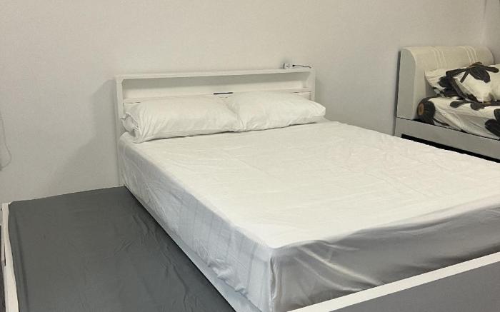 Sunsuria forum 6pax Family Room Setia Alam WIFI 
