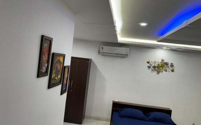 #11, minimalist elegance Studio