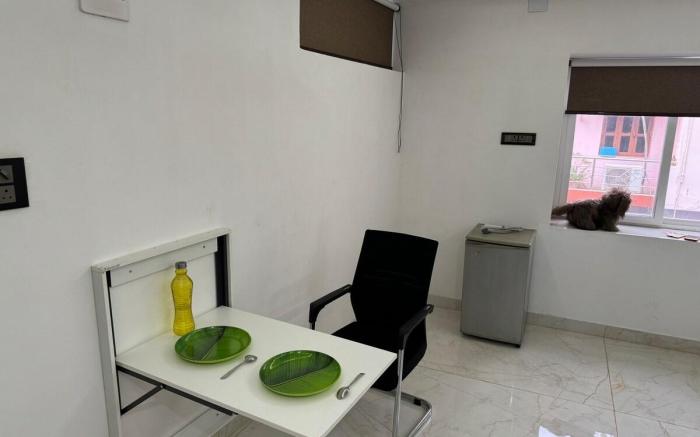 #11, minimalist elegance Studio