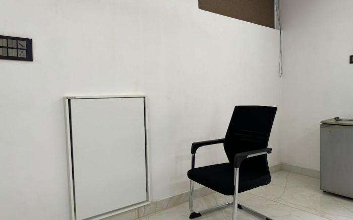 #11, minimalist elegance Studio