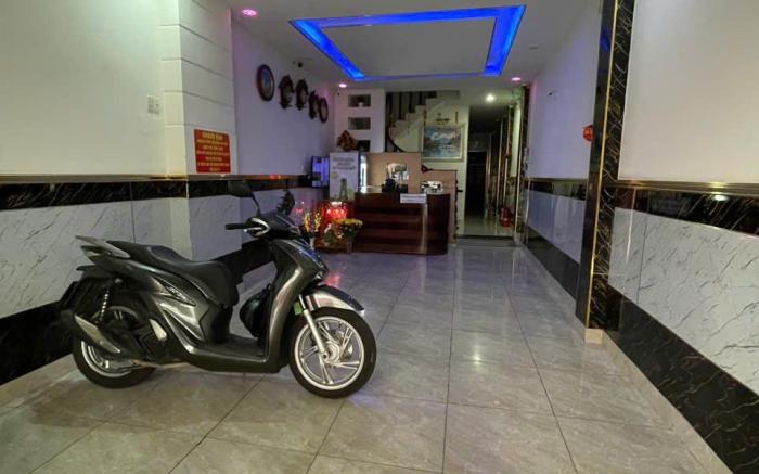 Hong Ha Hotel near Phan Xich Long