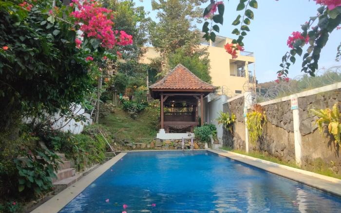 Villa Sentul city nuansa keraton