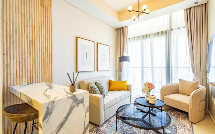 Upscale 1BR, Amazing View & Balcony, Aykon Tower