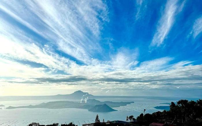 Tagaytay Taal View by Cattitude