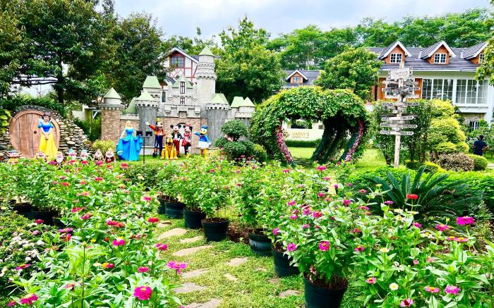 Harny's Garden Villa