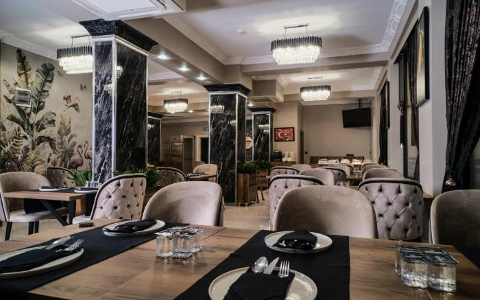 Grand Clover Hotel