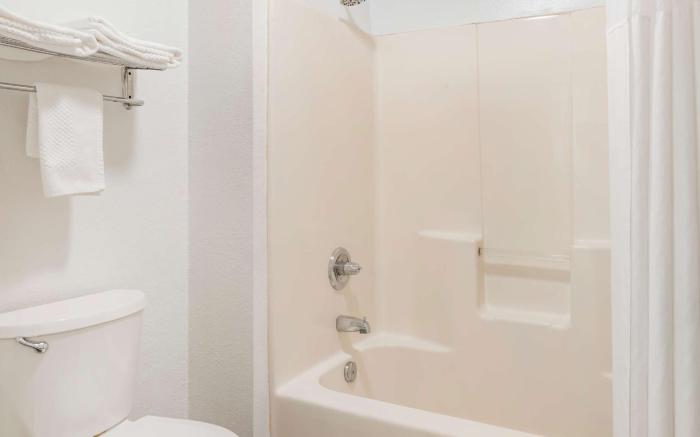 Quality Inn & Suites Decatur – Priceville I-65