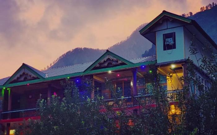 Chalo Chhalal Hotel & Cafe