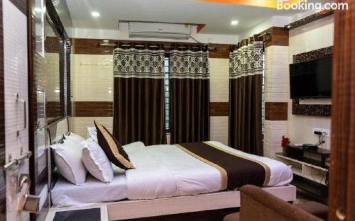 Tirupati Lodge  