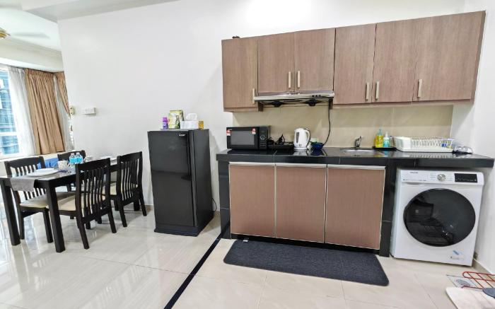 Studio Apartment Walking to Twin Tower